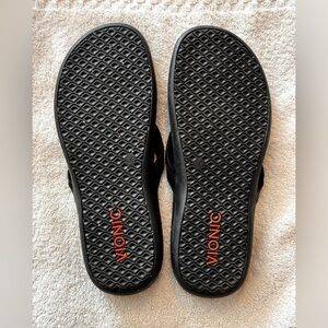 Vionic women’s size 10 black sandals ￼